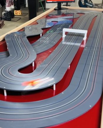 4' x 10' TURNKEY TRACK, LAYOUT OF YOUR CHOICE, INCLUDES EVERYTHING, (WE CAN DELIVER & SET UP, $00.75 PER MILE)